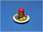 Weihnachtlicher Teller mit Kerze